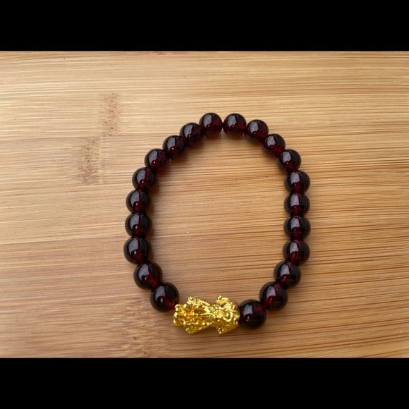 Red Garnet Stone Pixiu Wealth Bracelet - Picture 4 of 6